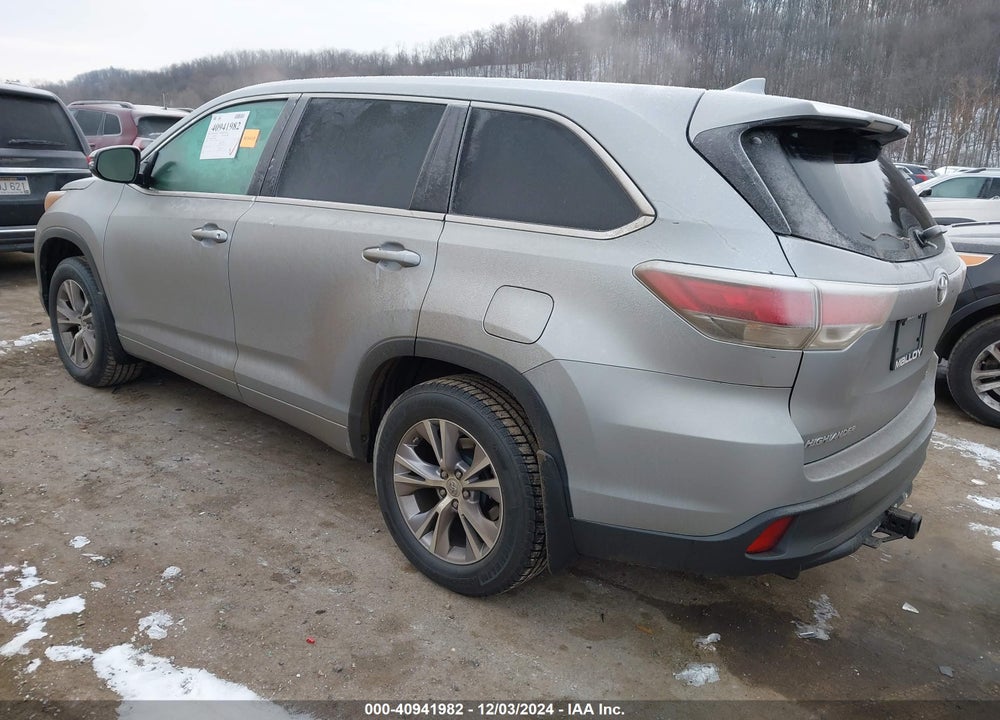 2015 TOYOTA HIGHLANDER LE PLUS V6 VIN: 5TDBKRFH8FS173680