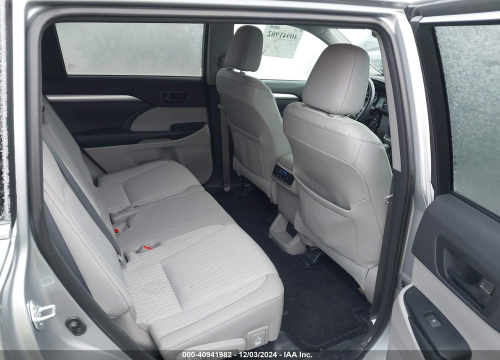 2015 TOYOTA HIGHLANDER LE PLUS V6 VIN: 5TDBKRFH8FS173680