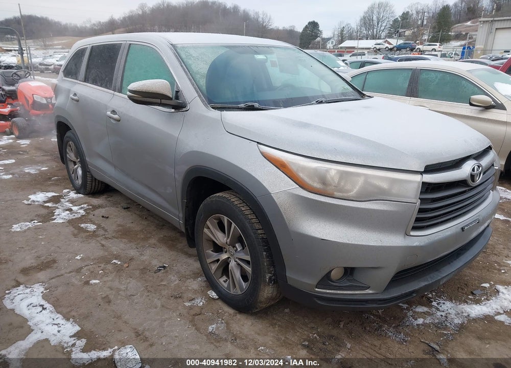 2015 TOYOTA HIGHLANDER LE PLUS V6 VIN: 5TDBKRFH8FS173680