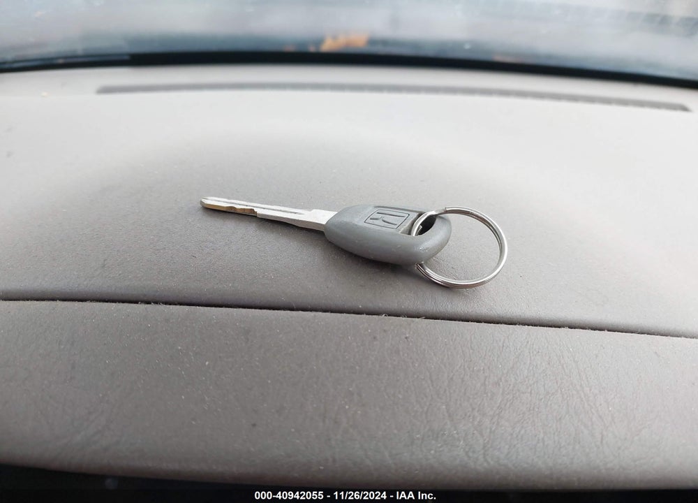 2002 HONDA CIVIC LX VIN: 2HGES16582H535621