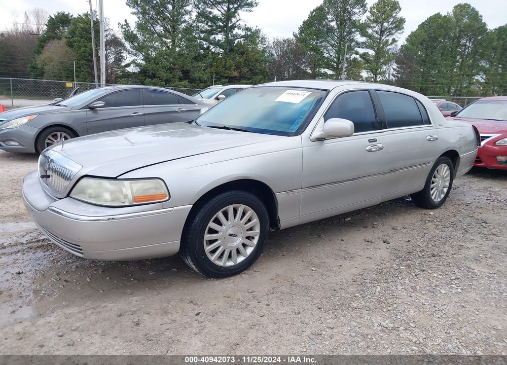 2004 LINCOLN TOWN CAR SIGNATURE VIN: 1LNHM81W24Y603656