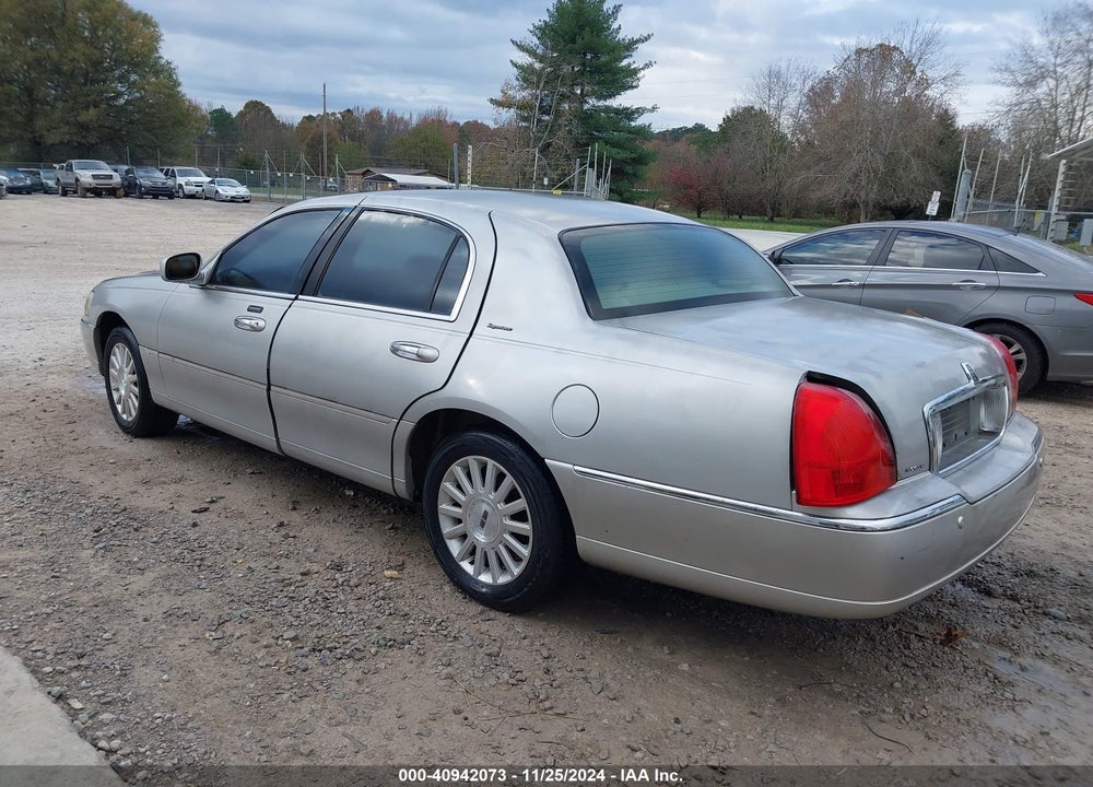 2004 LINCOLN TOWN CAR SIGNATURE VIN: 1LNHM81W24Y603656