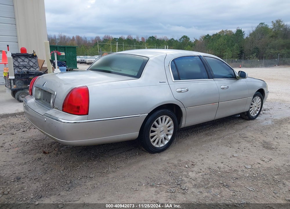2004 LINCOLN TOWN CAR SIGNATURE VIN: 1LNHM81W24Y603656