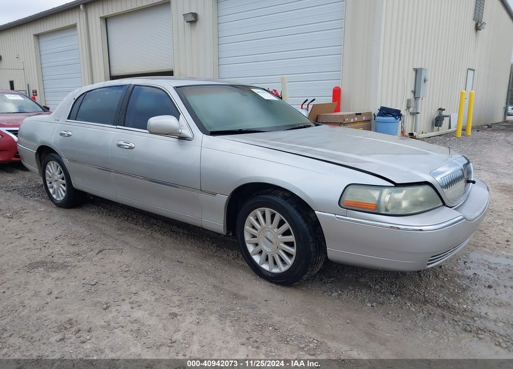 2004 LINCOLN TOWN CAR SIGNATURE VIN: 1LNHM81W24Y603656