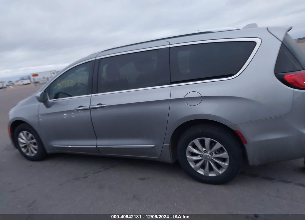 2019 CHRYSLER PACIFICA TOURING L VIN: 2C4RC1BG0KR581538
