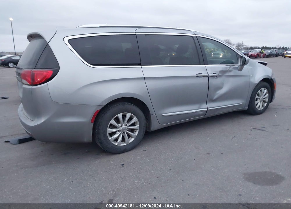 2019 CHRYSLER PACIFICA TOURING L VIN: 2C4RC1BG0KR581538