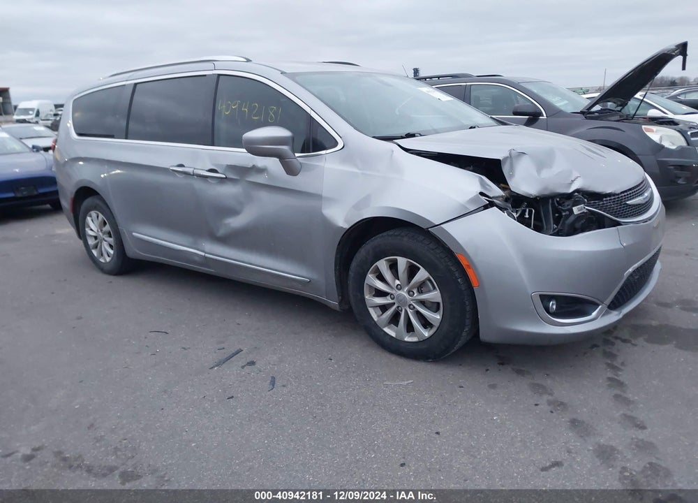 2019 CHRYSLER PACIFICA TOURING L VIN: 2C4RC1BG0KR581538