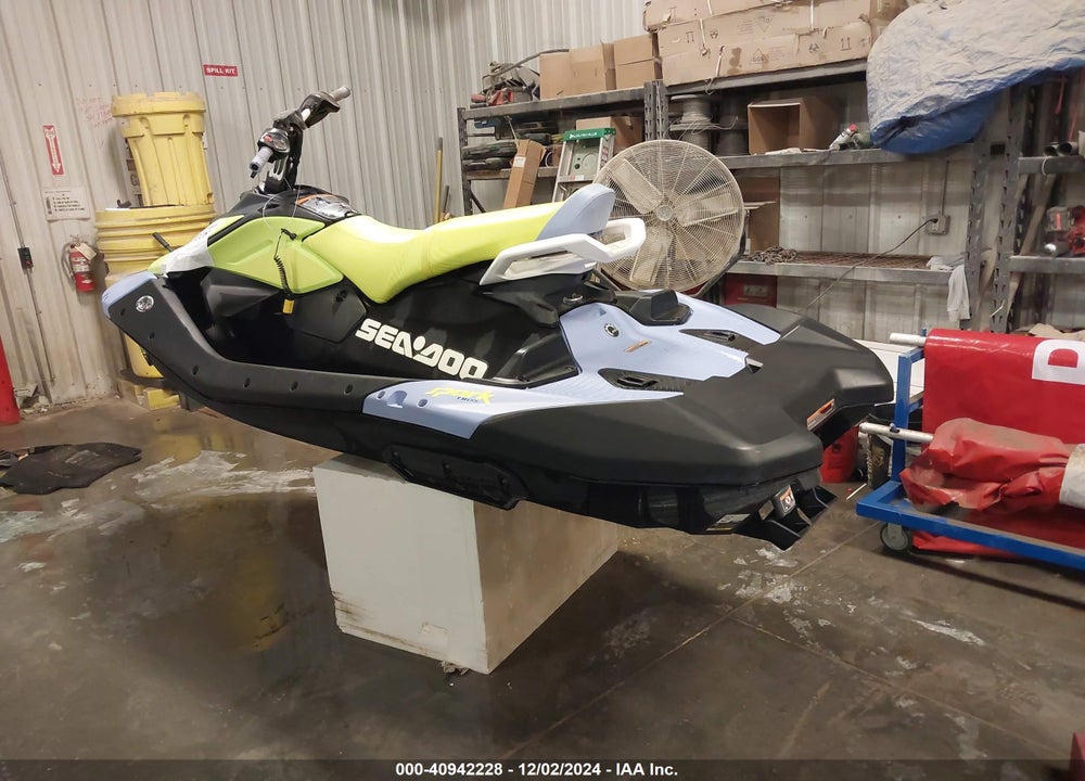 2024 SEADOO SPARK TRIXX 3 VIN: YDV27553J324