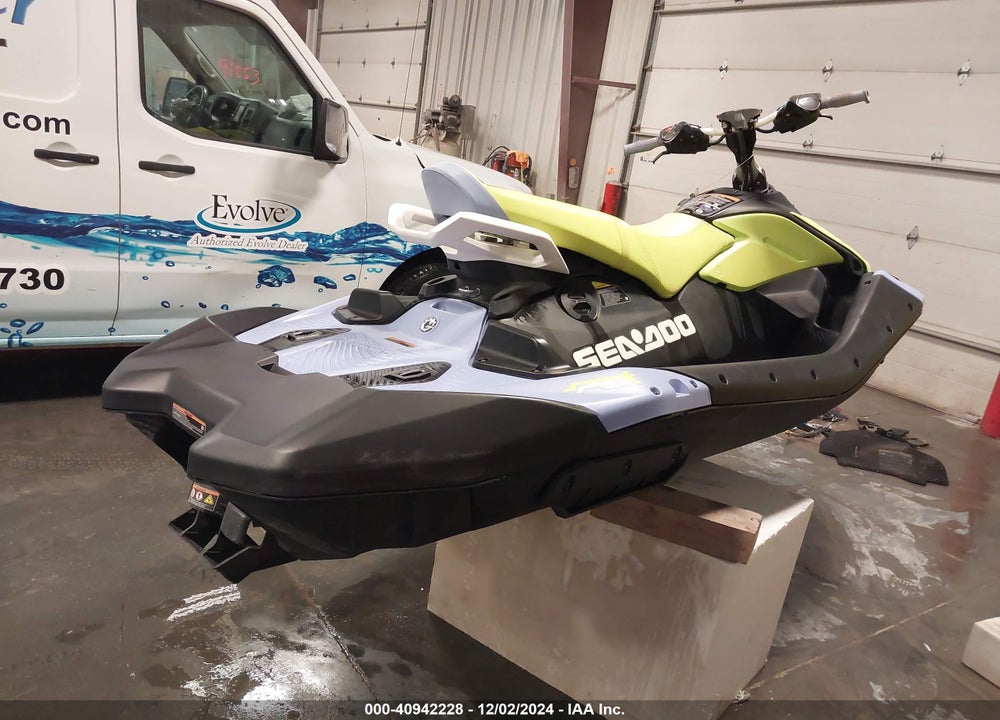 2024 SEADOO SPARK TRIXX 3 VIN: YDV27553J324
