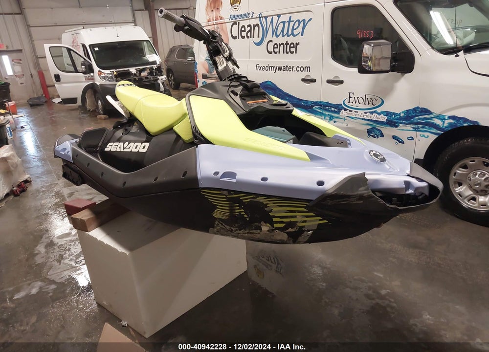 2024 SEADOO SPARK TRIXX 3 VIN: YDV27553J324