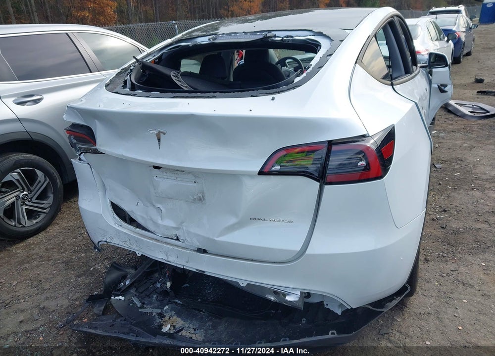 2024 TESLA MODEL Y LONG RANGE DUAL MOTOR ALL-WHEEL DRIVE VIN: 7SAYGDEE8RA259330