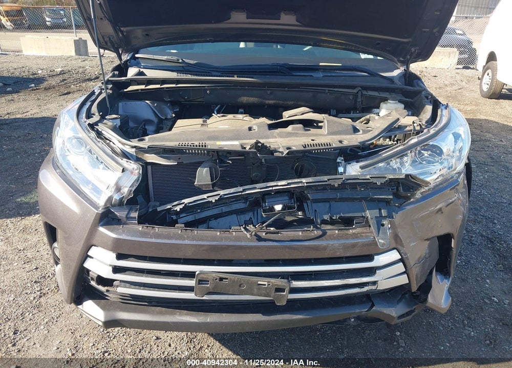 2019 TOYOTA HIGHLANDER XLE VIN: 5TDJZRFH4KS715827