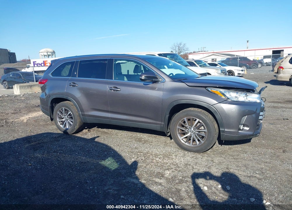 2019 TOYOTA HIGHLANDER XLE VIN: 5TDJZRFH4KS715827