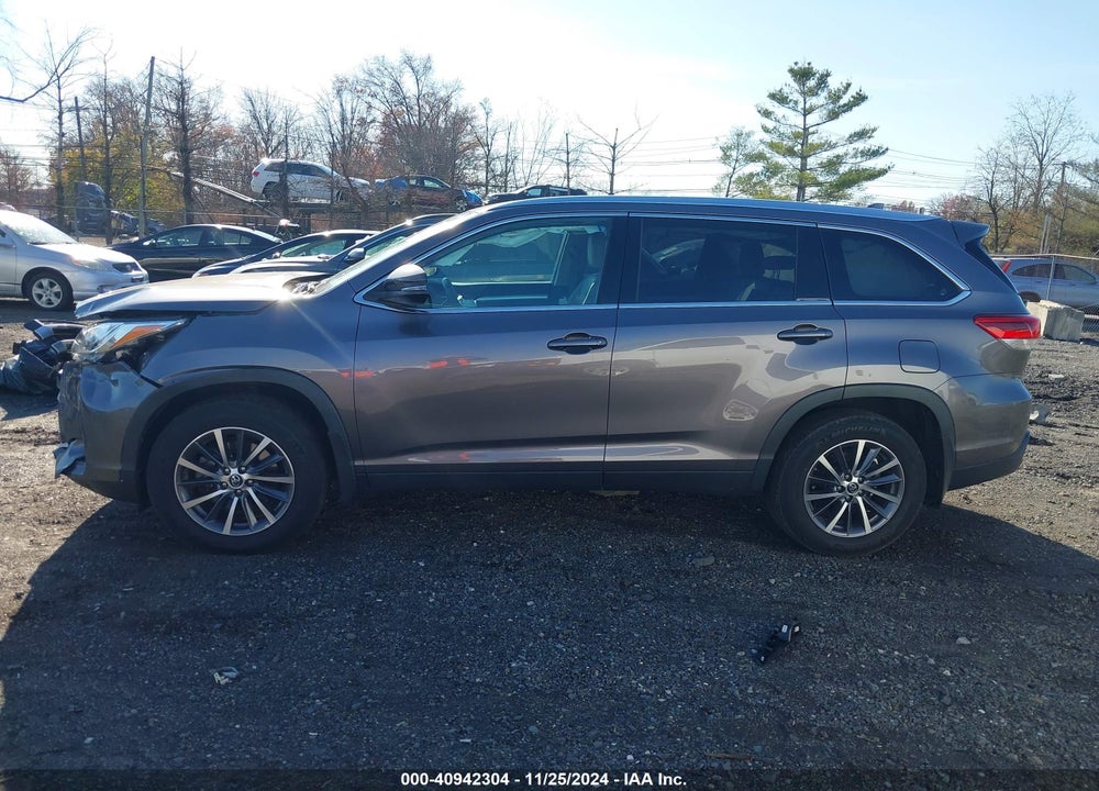 2019 TOYOTA HIGHLANDER XLE VIN: 5TDJZRFH4KS715827