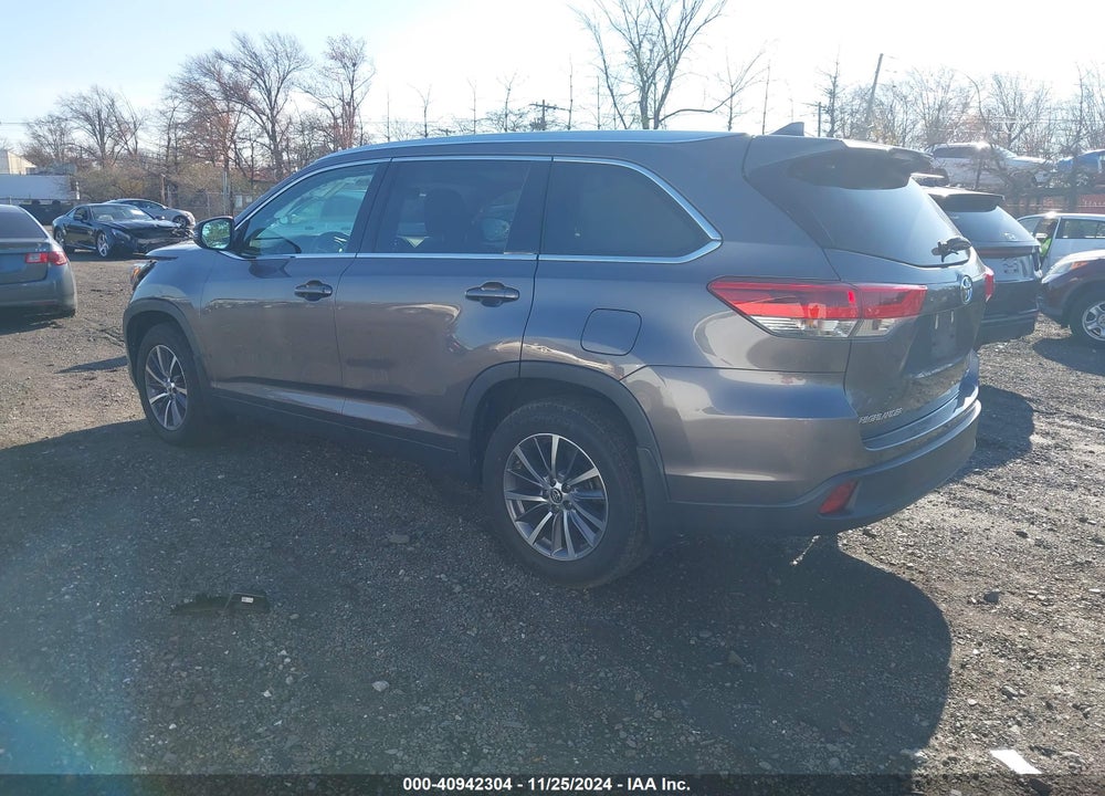 2019 TOYOTA HIGHLANDER XLE VIN: 5TDJZRFH4KS715827
