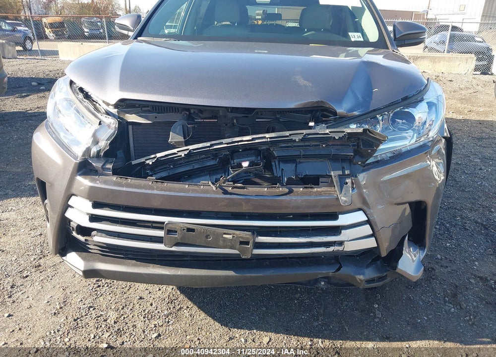 2019 TOYOTA HIGHLANDER XLE VIN: 5TDJZRFH4KS715827