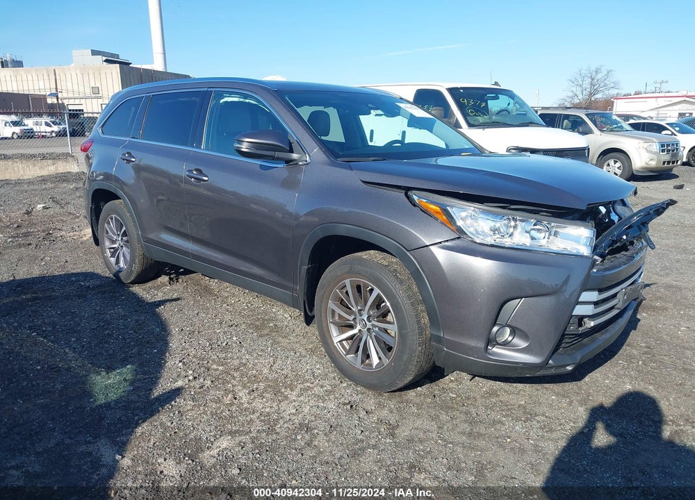 2019 TOYOTA HIGHLANDER XLE VIN: 5TDJZRFH4KS715827