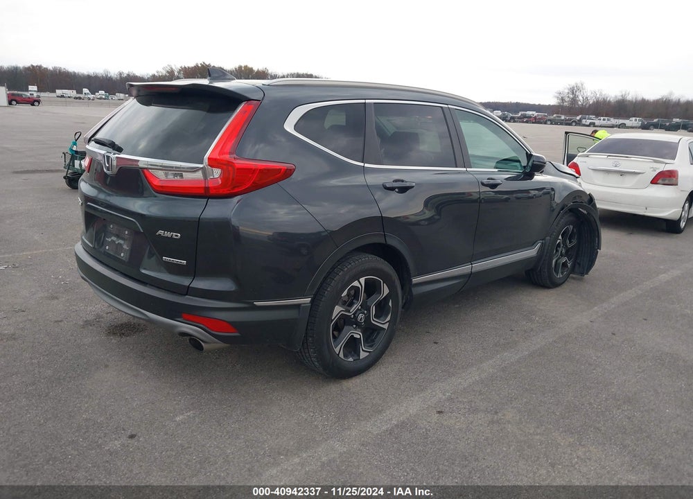 2018 HONDA CR-V TOURING VIN: 7FARW2H95JE093903