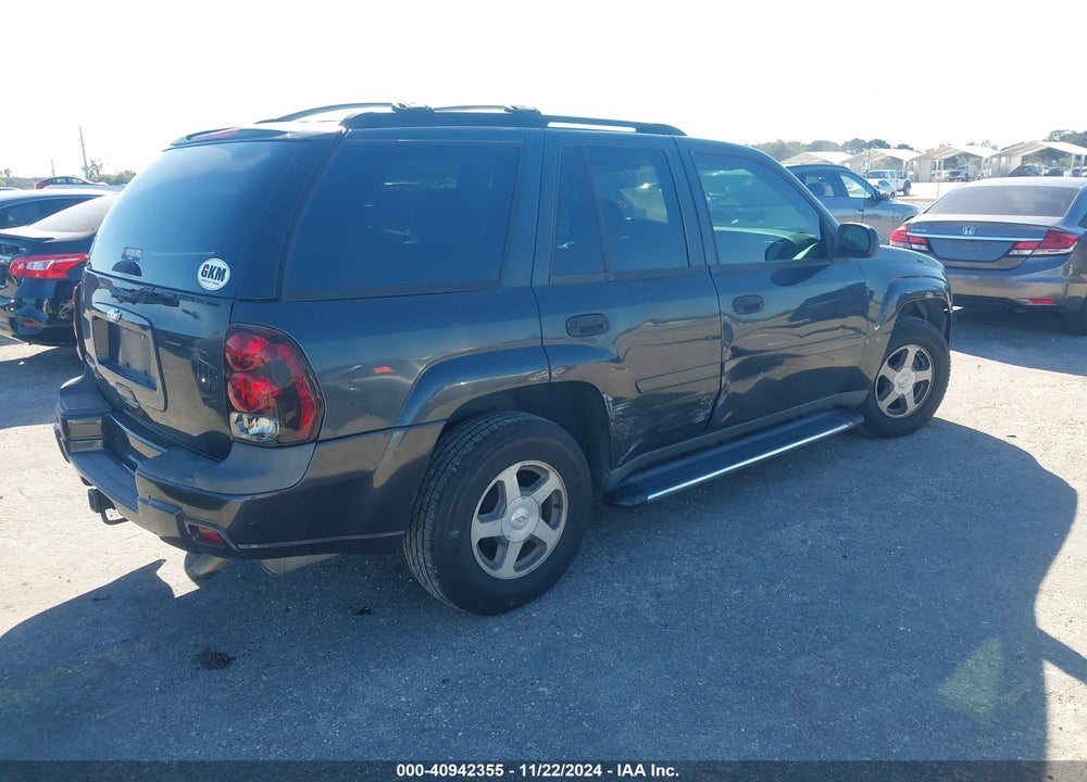 2006 CHEVROLET TRAILBLAZER LS VIN: 1GNDS13S462241045