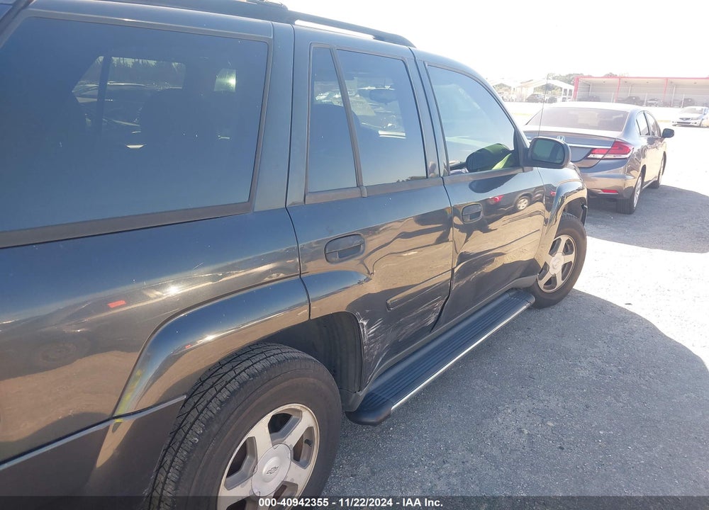 2006 CHEVROLET TRAILBLAZER LS VIN: 1GNDS13S462241045
