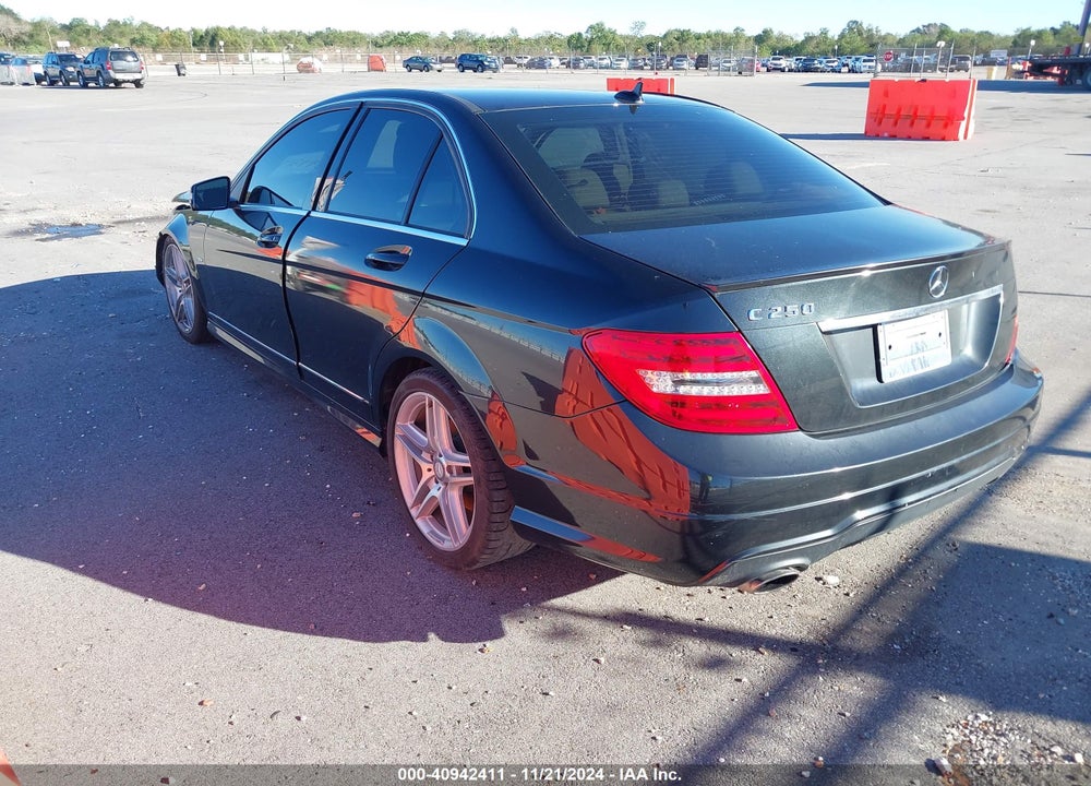 2012 MERCEDES-BENZ C 250 LUXURY/SPORT VIN: WDDGF4HB7CR197488