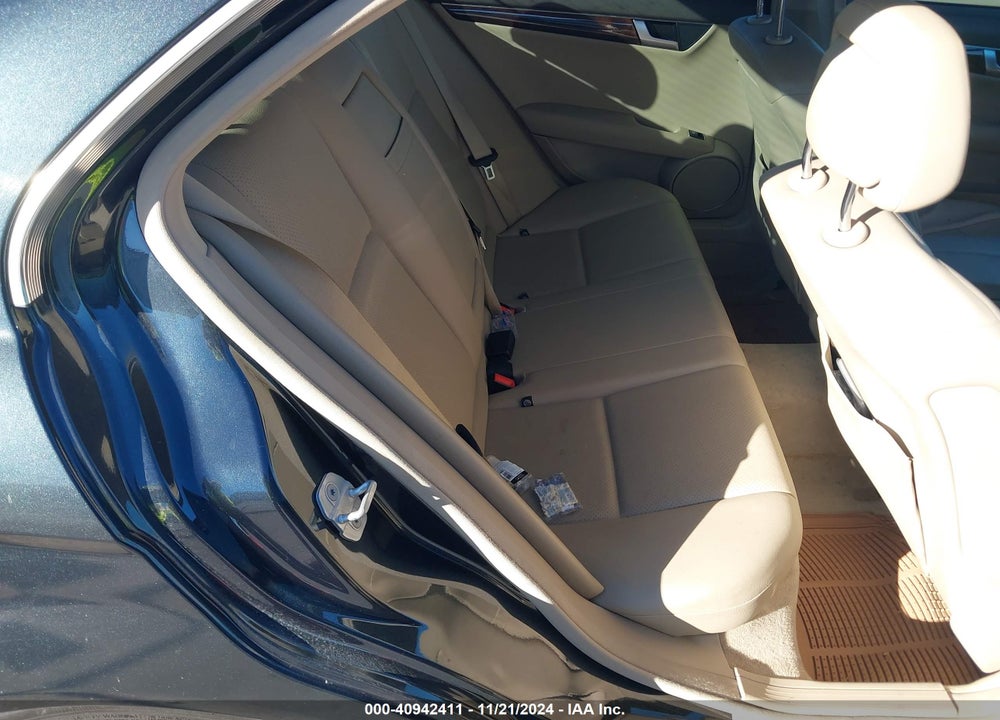 2012 MERCEDES-BENZ C 250 LUXURY/SPORT VIN: WDDGF4HB7CR197488