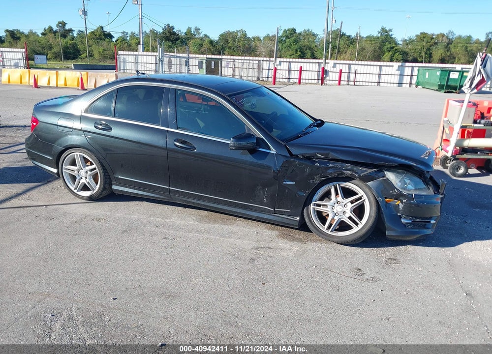2012 MERCEDES-BENZ C 250 LUXURY/SPORT VIN: WDDGF4HB7CR197488