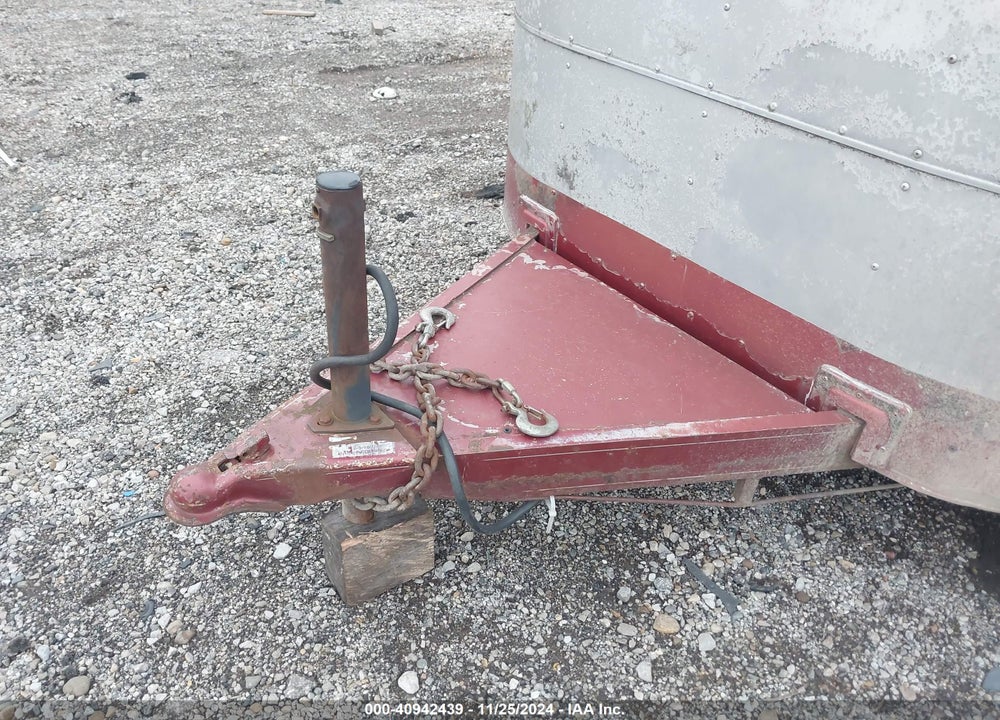 1993 MERHOW INDUSTRIES 14' HORSE TRAILER VIN: 1M92B1422N1031740