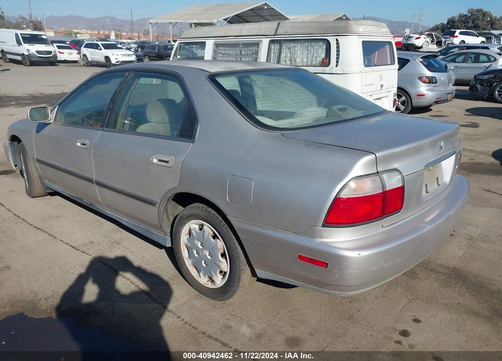 1996 HONDA ACCORD LX/EX VIN: 1HGCD5638TA088201