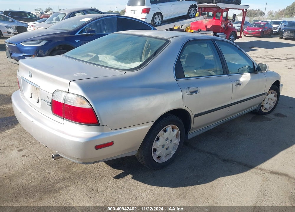 1996 HONDA ACCORD LX/EX VIN: 1HGCD5638TA088201