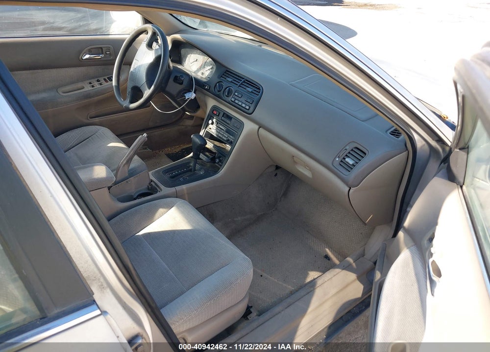 1996 HONDA ACCORD LX/EX VIN: 1HGCD5638TA088201