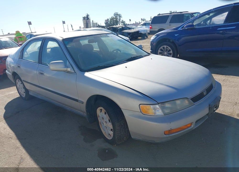 1996 HONDA ACCORD LX/EX VIN: 1HGCD5638TA088201