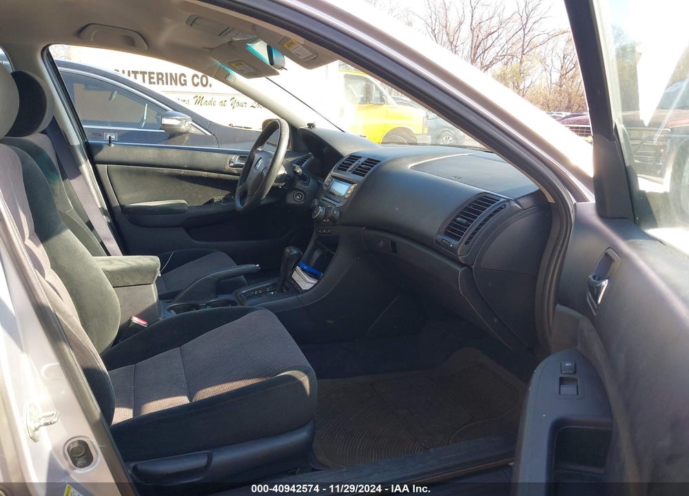 2005 HONDA ACCORD 2.4 LX VIN: 1HGCM564X5A002009