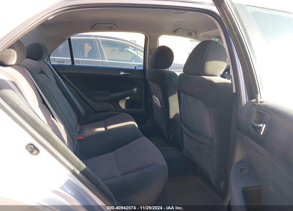 2005 HONDA ACCORD 2.4 LX VIN: 1HGCM564X5A002009