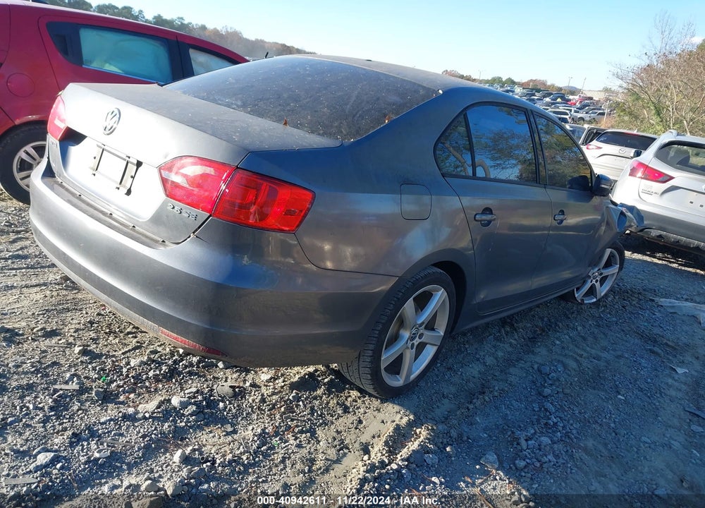 2011 VOLKSWAGEN JETTA 2.5L SE VIN: 3VWDX7AJ7BM351630