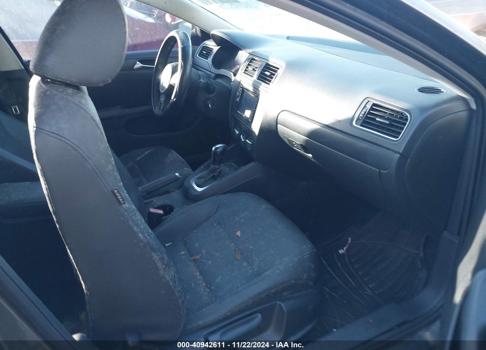 2011 VOLKSWAGEN JETTA 2.5L SE VIN: 3VWDX7AJ7BM351630