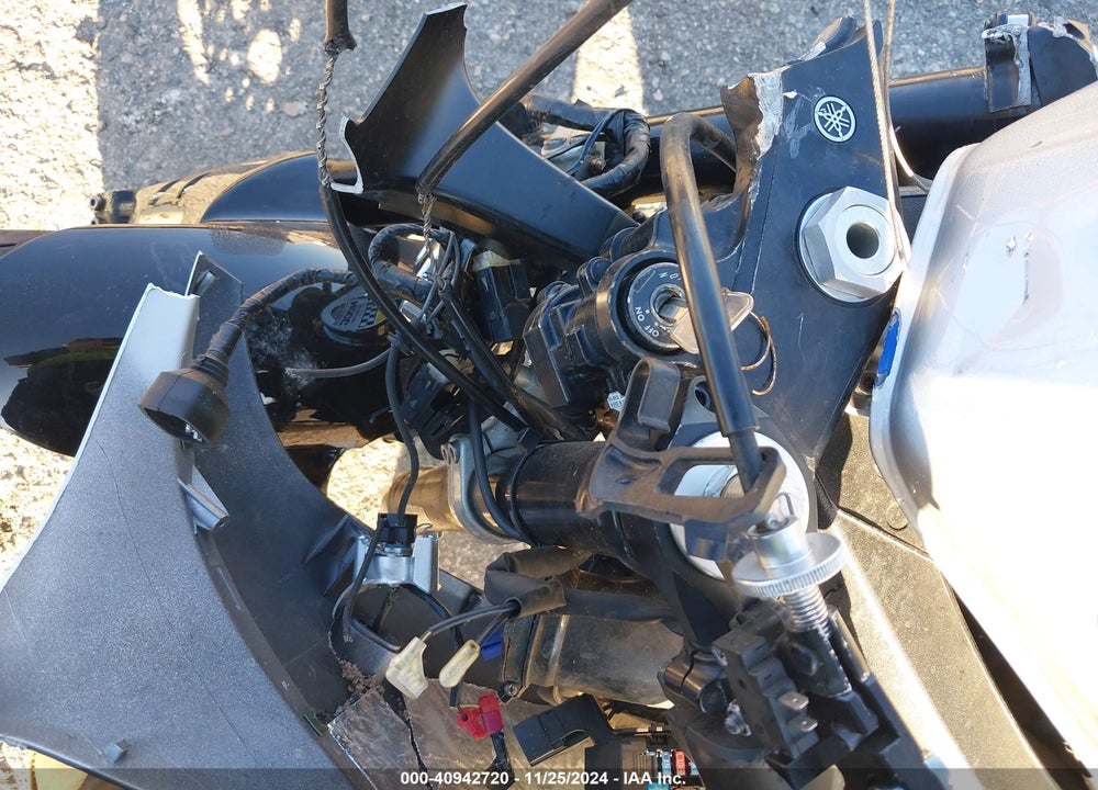2005 YAMAHA YZFR6 L VIN: JYARJ06E95A028108