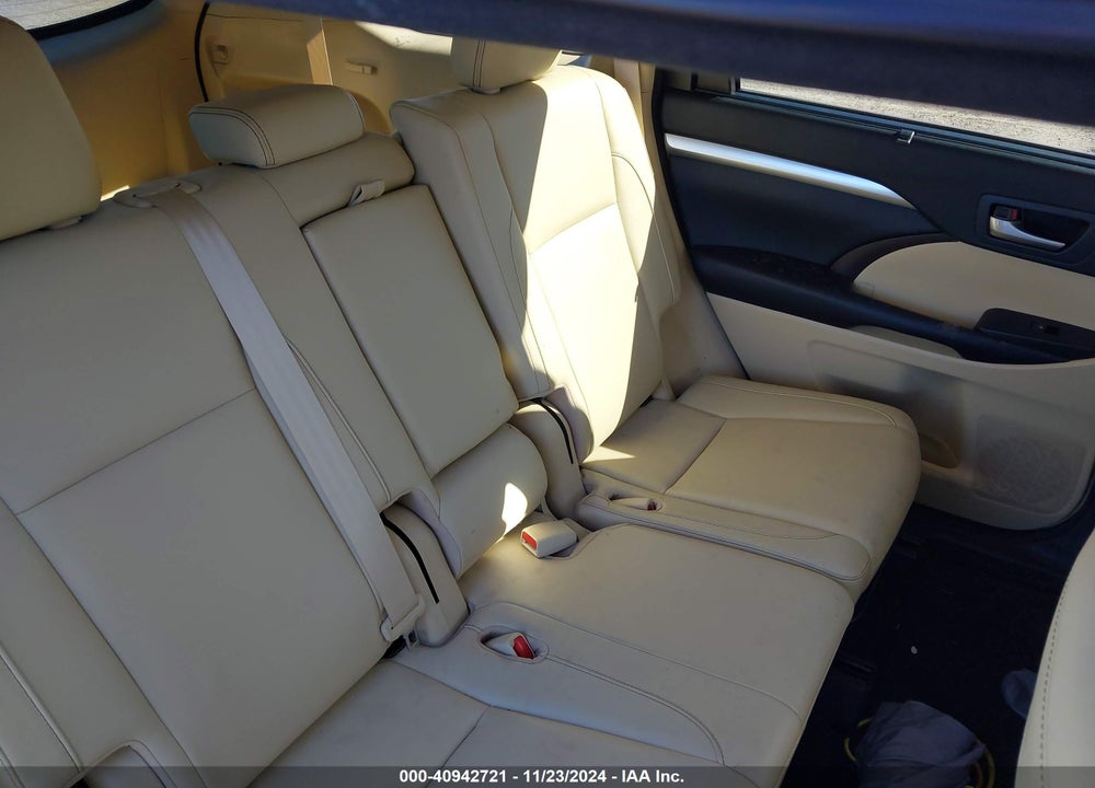 2017 TOYOTA HIGHLANDER XLE VIN: 5TDKZRFH3HS509606
