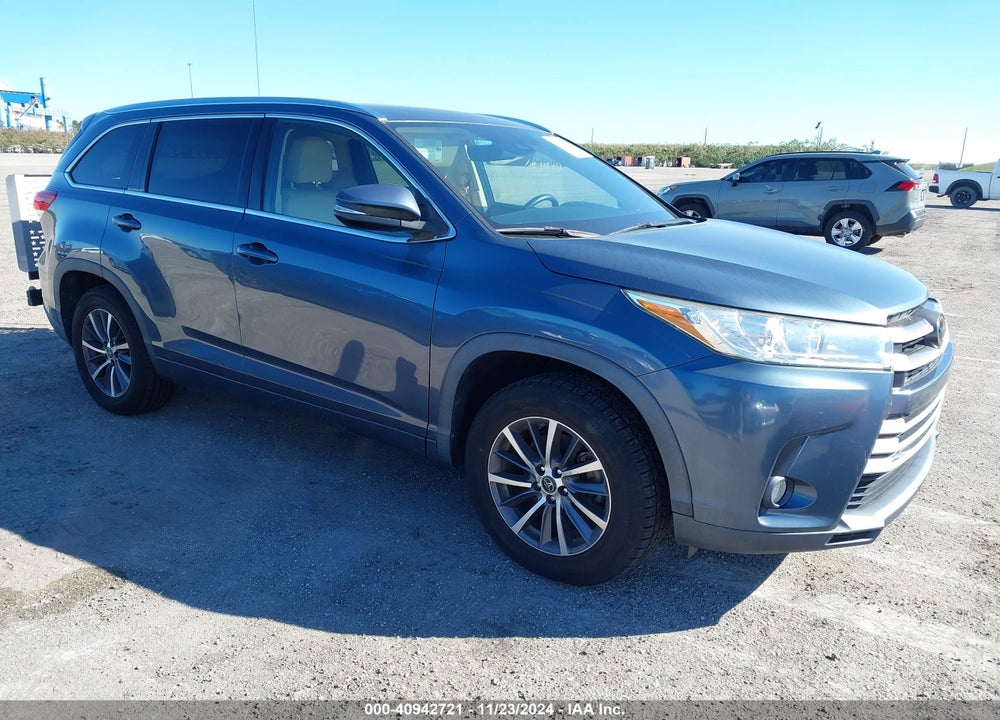 2017 TOYOTA HIGHLANDER XLE VIN: 5TDKZRFH3HS509606