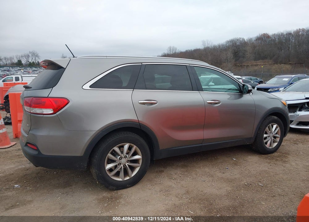 2017 KIA SORENTO 3.3L LX VIN: 5XYPG4A5XHG217699