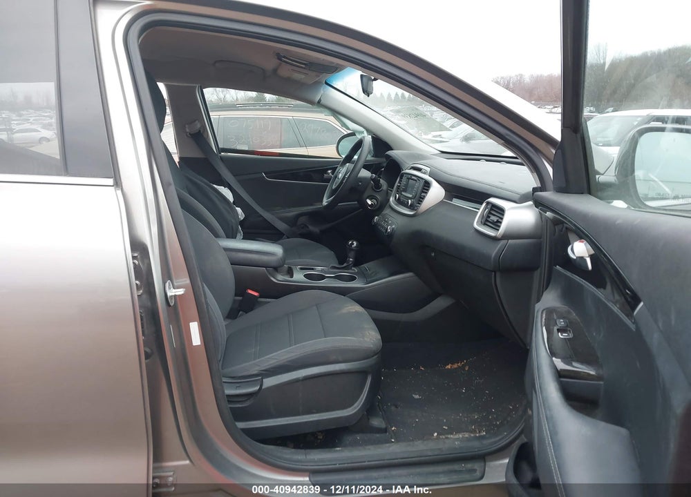 2017 KIA SORENTO 3.3L LX VIN: 5XYPG4A5XHG217699