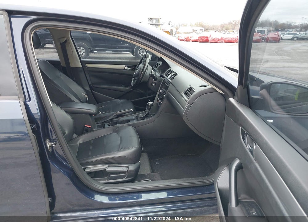 2014 VOLKSWAGEN PASSAT VIN: 1VWAT7A31EC074687