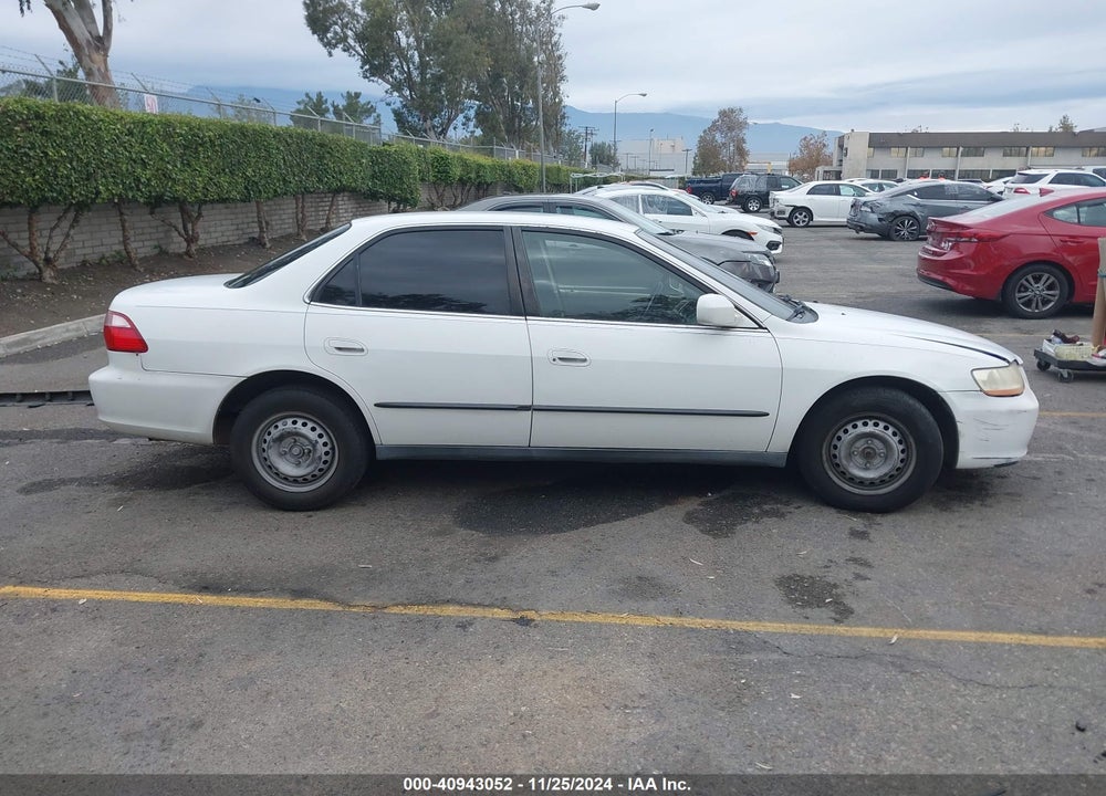 2000 HONDA ACCORD 2.3 LX VIN: JHMCG5647YC002515
