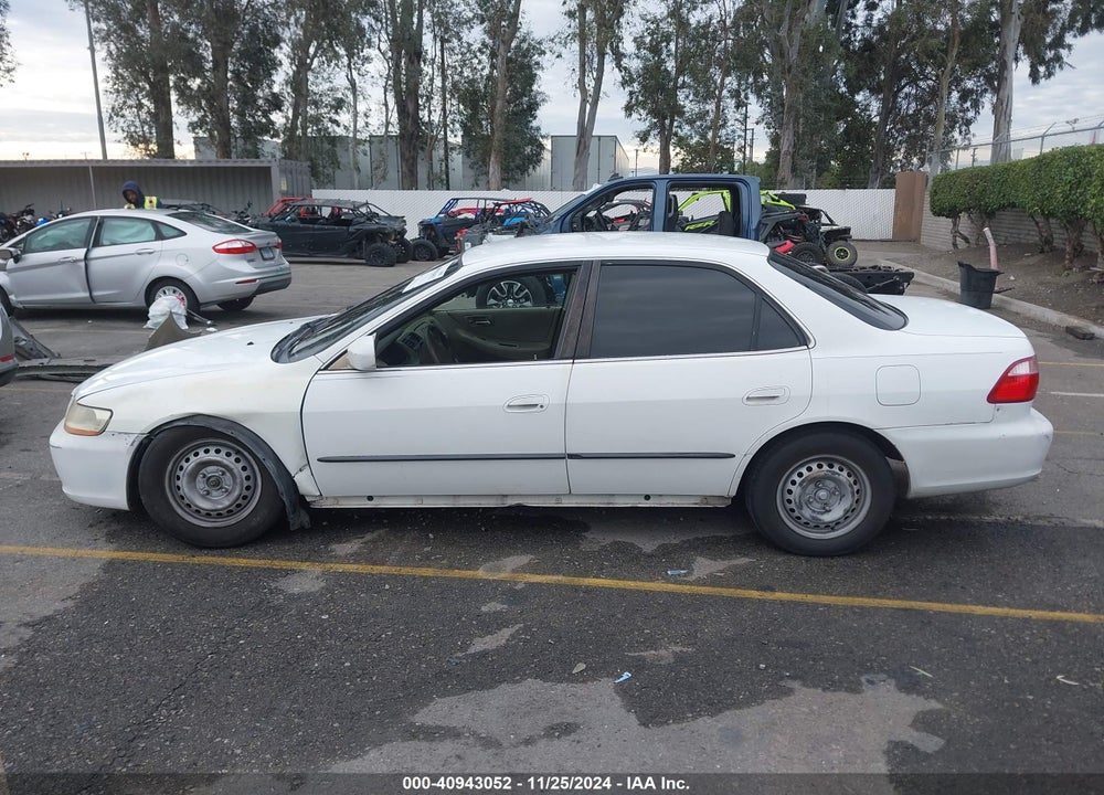 2000 HONDA ACCORD 2.3 LX VIN: JHMCG5647YC002515