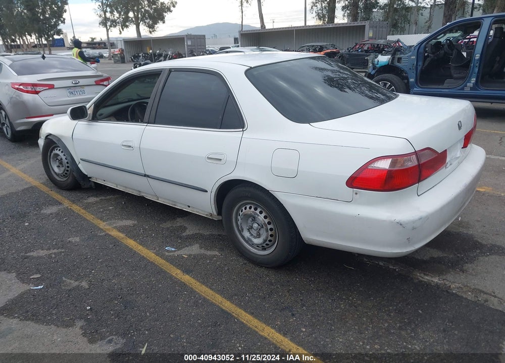 2000 HONDA ACCORD 2.3 LX VIN: JHMCG5647YC002515