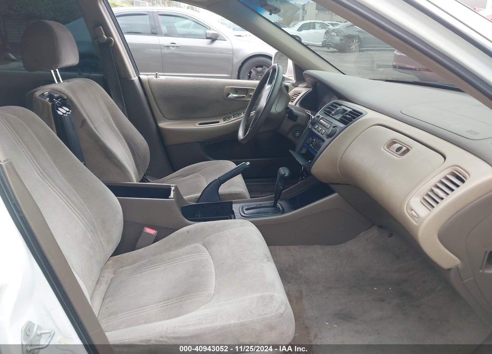 2000 HONDA ACCORD 2.3 LX VIN: JHMCG5647YC002515