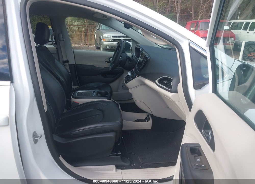 2023 CHRYSLER PACIFICA TOURING L VIN: 2C4RC1BG8PR623932
