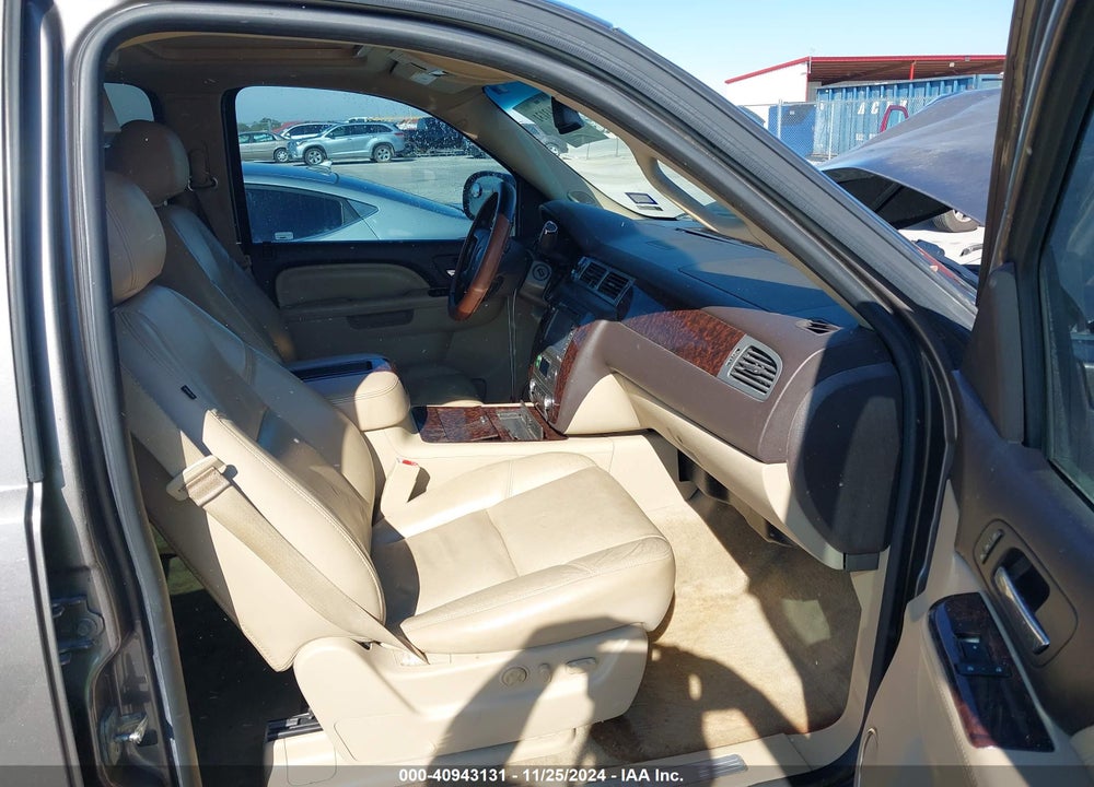 2014 GMC YUKON XL 1500 DENALI VIN: 1GKS1MEF2ER164741