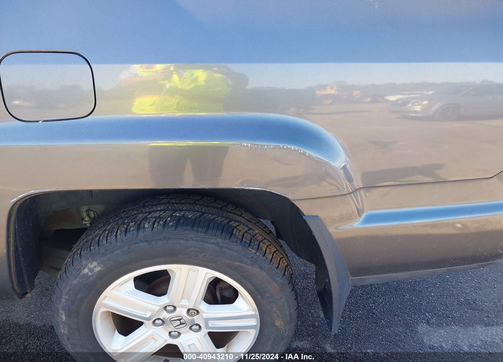 2011 HONDA RIDGELINE RTL VIN: 5FPYK1F57BB455140