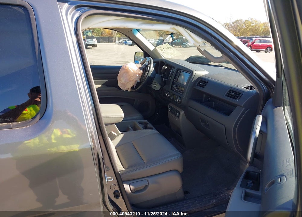 2011 HONDA RIDGELINE RTL VIN: 5FPYK1F57BB455140
